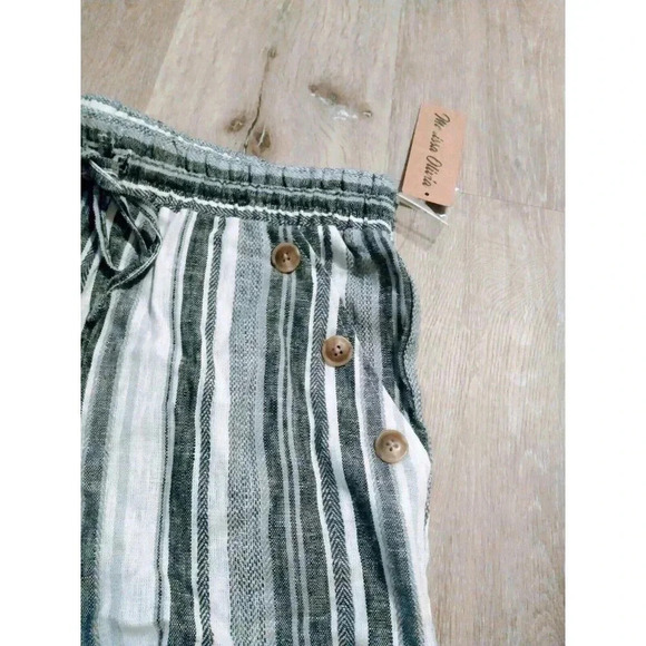 Marissa Olivia Women's Size Small Striped Shorts With Pockets NWT - Picture 2 of 5